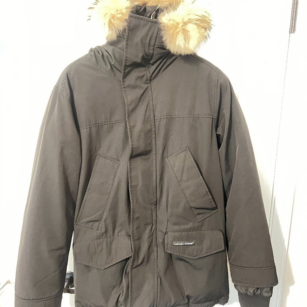$1795 Authentic CANADA GOOSE Made in CANADA Women's Fur Hoodie SnapZip Coat Sz.M
